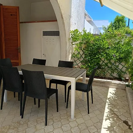 Casa Lezzi - *